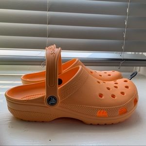 CROCS  NWT